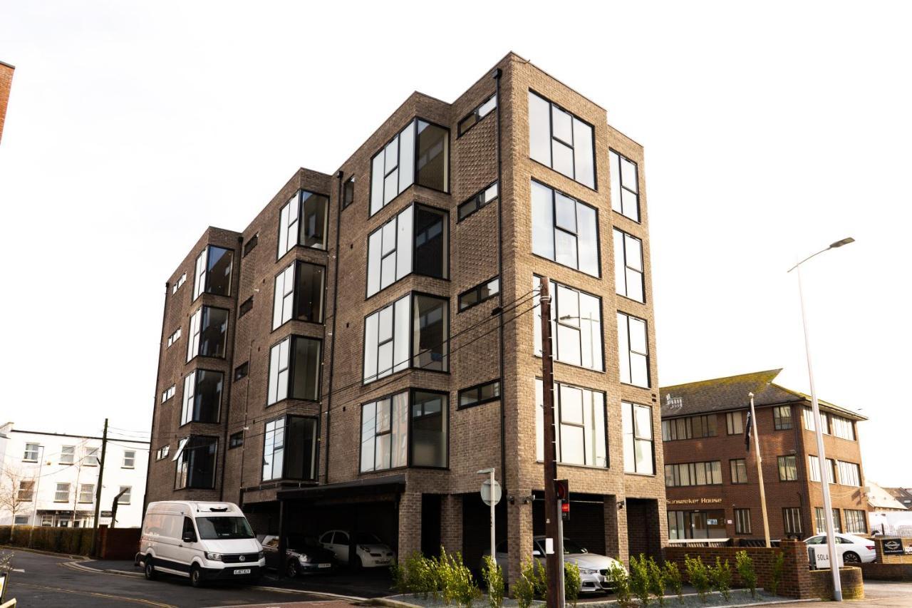 Beautiful Two Bedroom Harbour Side Apartment Poole Exterior foto