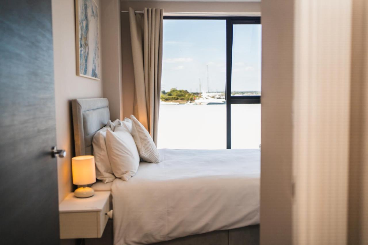 Beautiful Two Bedroom Harbour Side Apartment Poole Exterior foto
