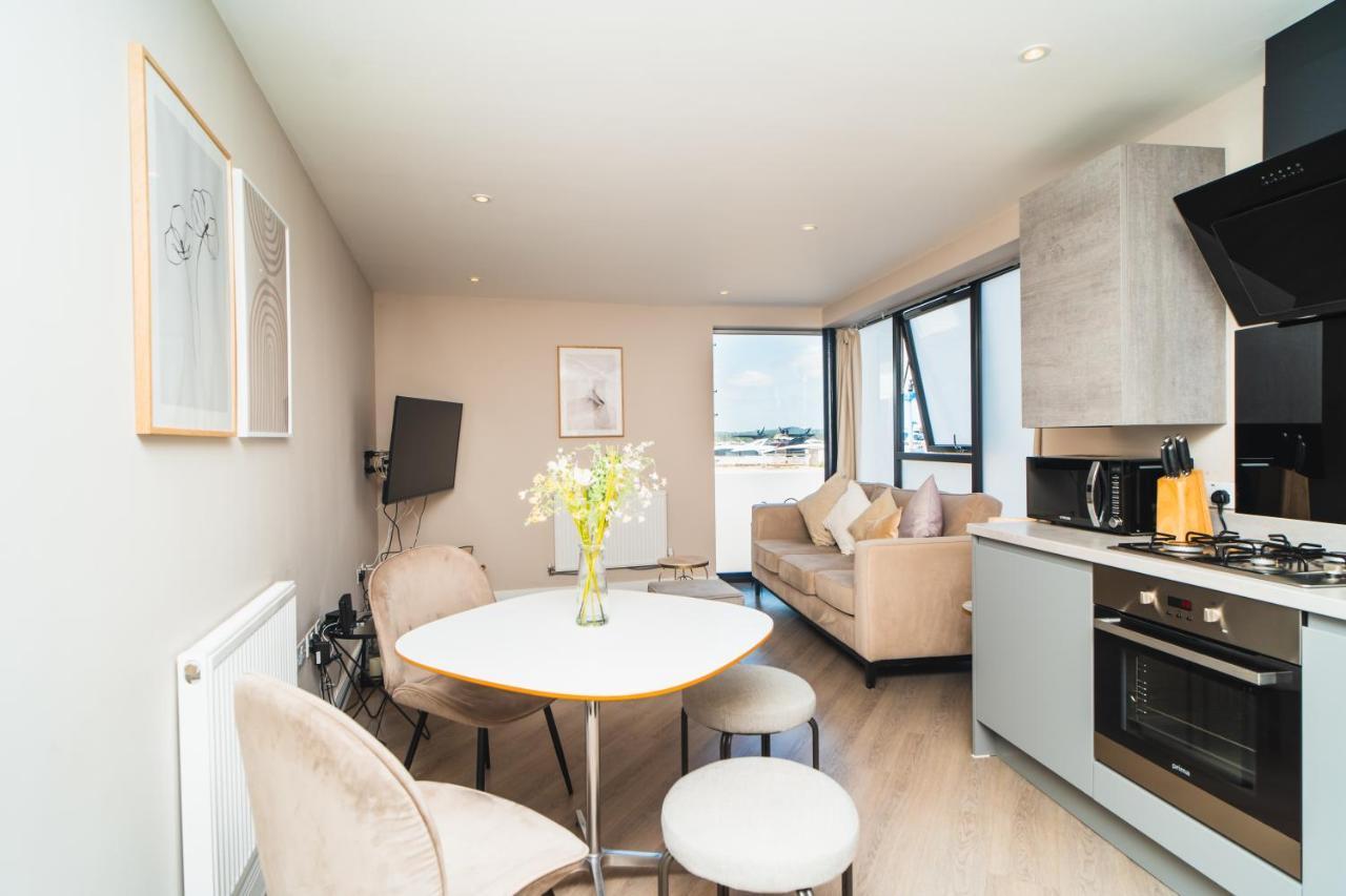 Beautiful Two Bedroom Harbour Side Apartment Poole Exterior foto