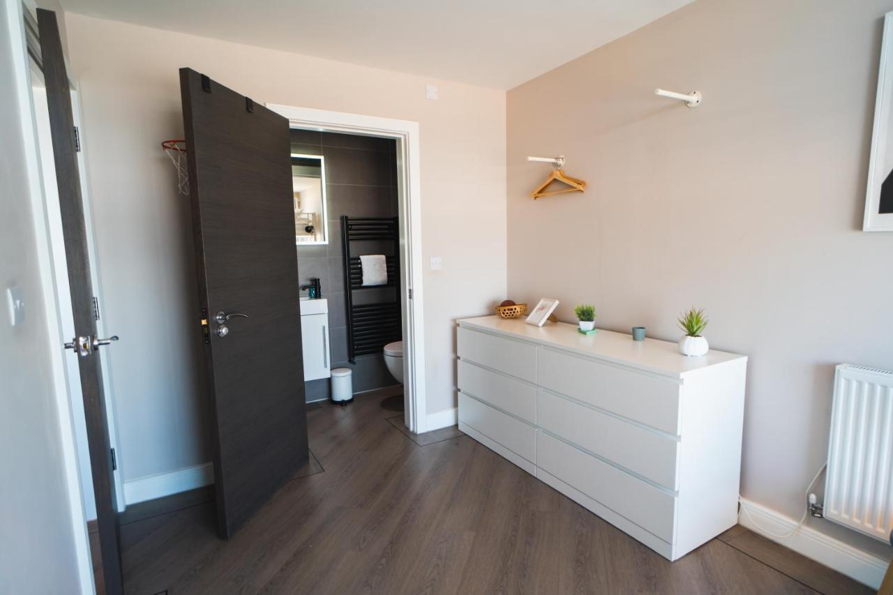 Beautiful Two Bedroom Harbour Side Apartment Poole Exterior foto